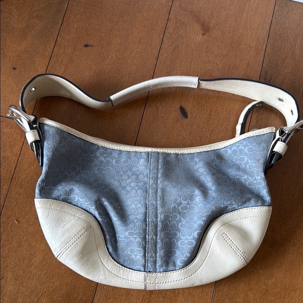 Coach Gray and Cream Shoulder Bag with Durable Design